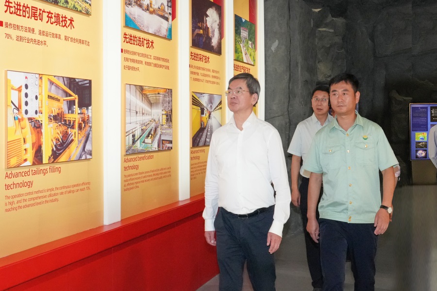 2024.06.23全國政協(xié)委員、省政協(xié)主席、黨組書記莊國泰蒞臨金徽股份指導工作.jpg