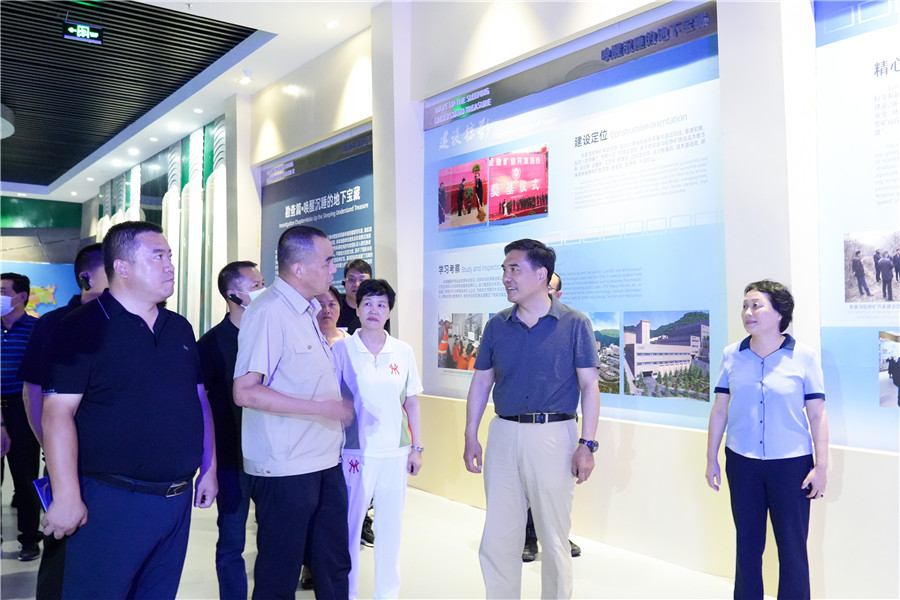12-2022年8月，省委常委、省委統(tǒng)戰(zhàn)部長孫雪濤帶領帶領全省黨外代表人士考察團蒞臨金徽股份調(diào)研指導。.jpg