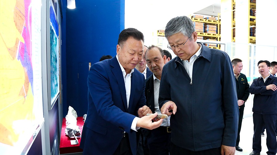 33-2021年5月，隴南市委書記張珂兵蒞臨礦區(qū)調(diào)研尾礦庫治理及綠色礦山建設情況。.jpg