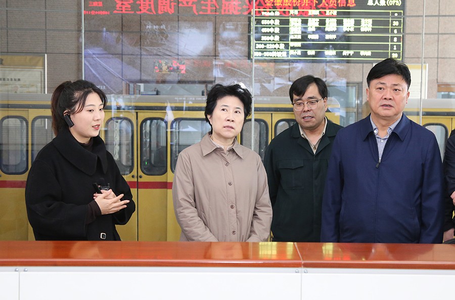 36-2023年3月，省生態(tài)環(huán)境廳黨組書記蘇君蒞臨金徽股份調(diào)研綠色礦山及“兩山”實踐創(chuàng)新基地建設情況。.jpg