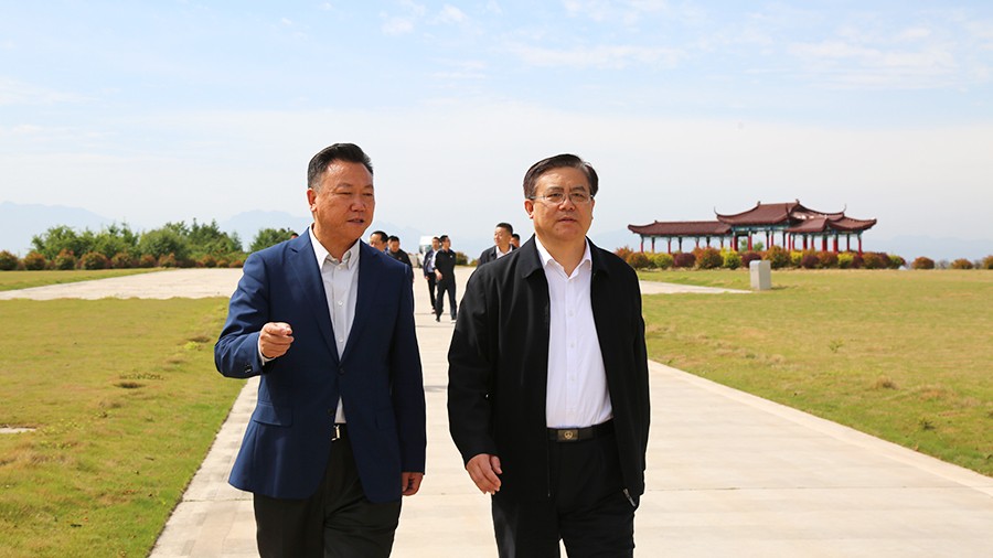 30-2021年5月，省人民檢察院黨組書記、檢察長朱玉蒞臨金徽股份調(diào)研綠色礦山建設工作。.jpg